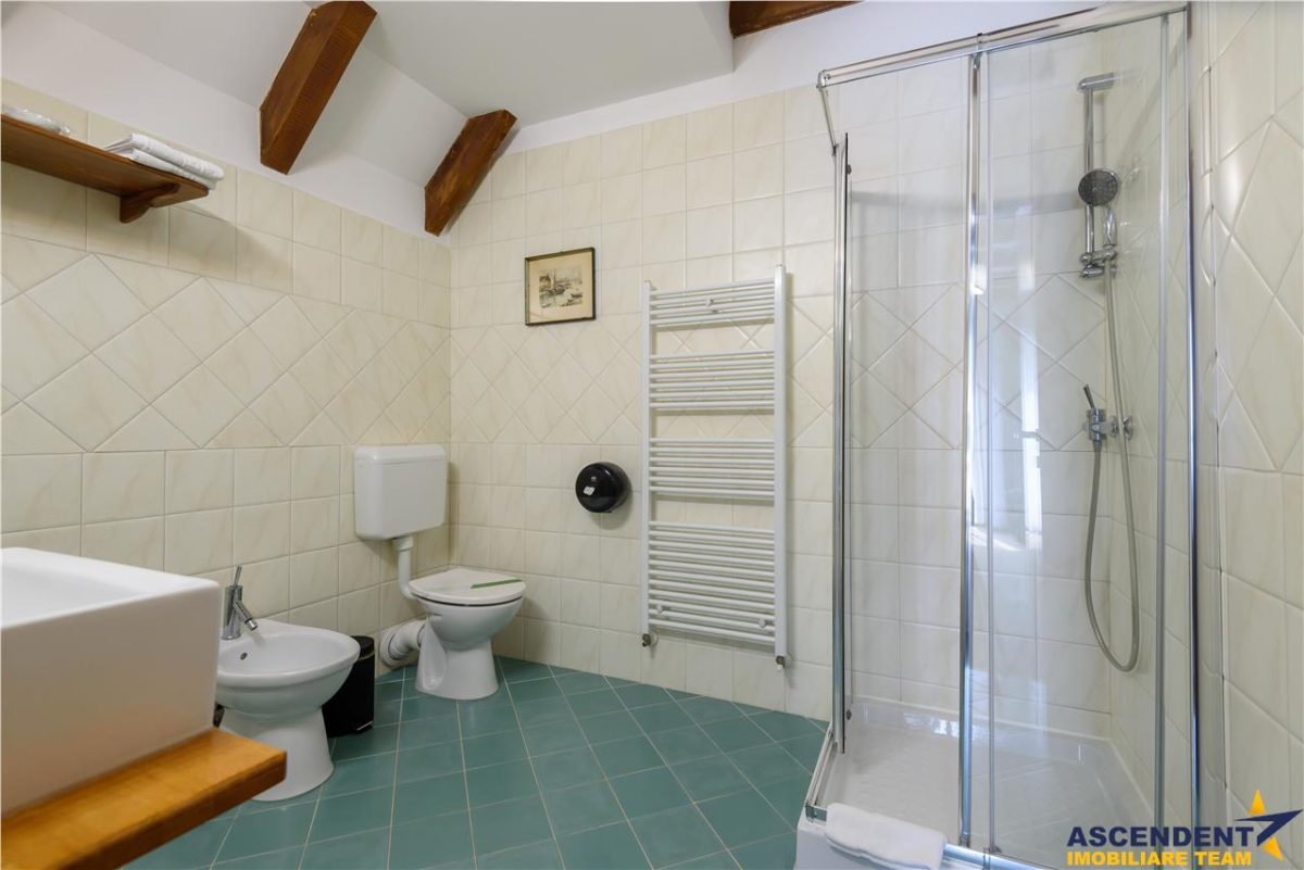 Pensiune cu restaurant, farmec aparte, concept italian, Central, aria Castelul Bran - foto 23