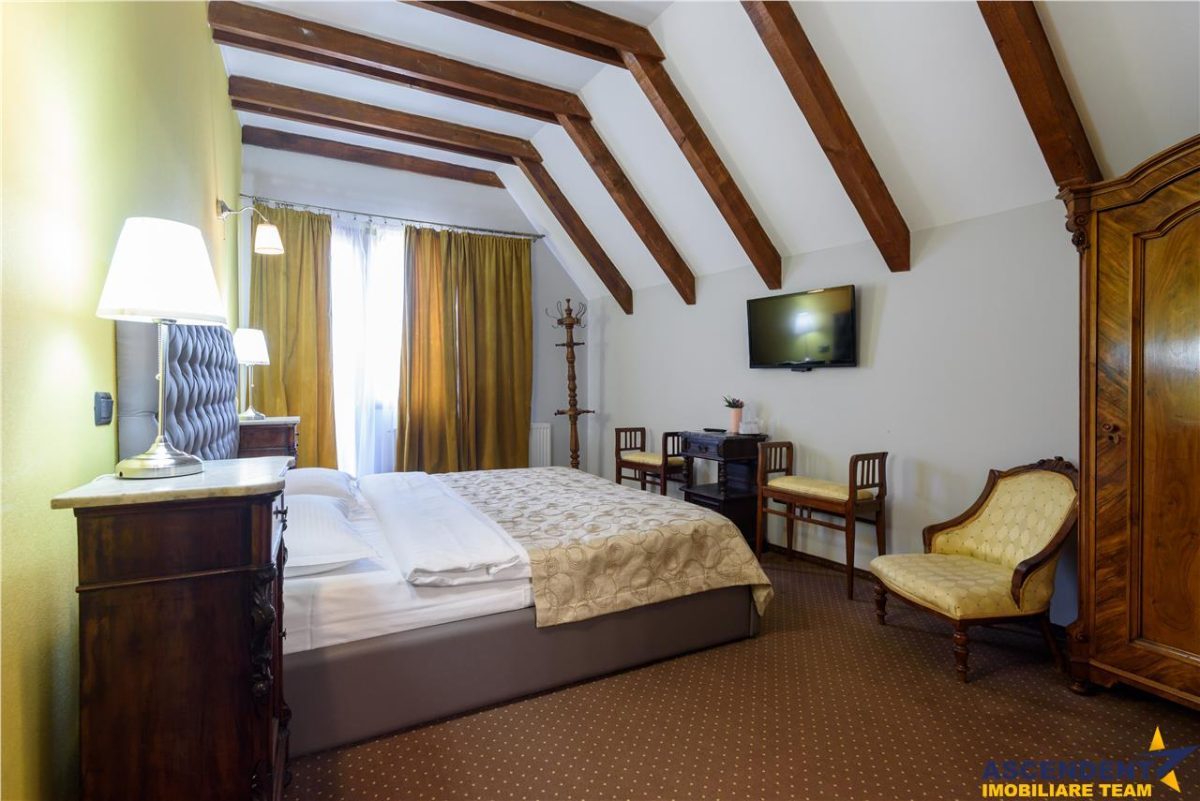 Pensiune cu restaurant, farmec aparte, concept italian, Central, aria Castelul Bran - foto 9