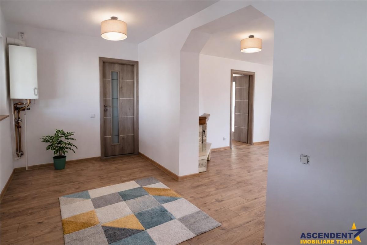 Rezidenta renovata+edificiu +1.500mp teren,Sanpetru,Brasov - foto 6