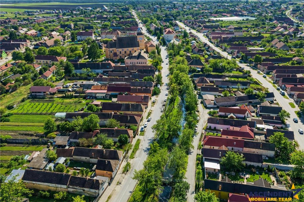 Sediu firma/ rezidential, pe domeniu de 2.240 mp teren,Central, Halchiu, Brasov - foto 13