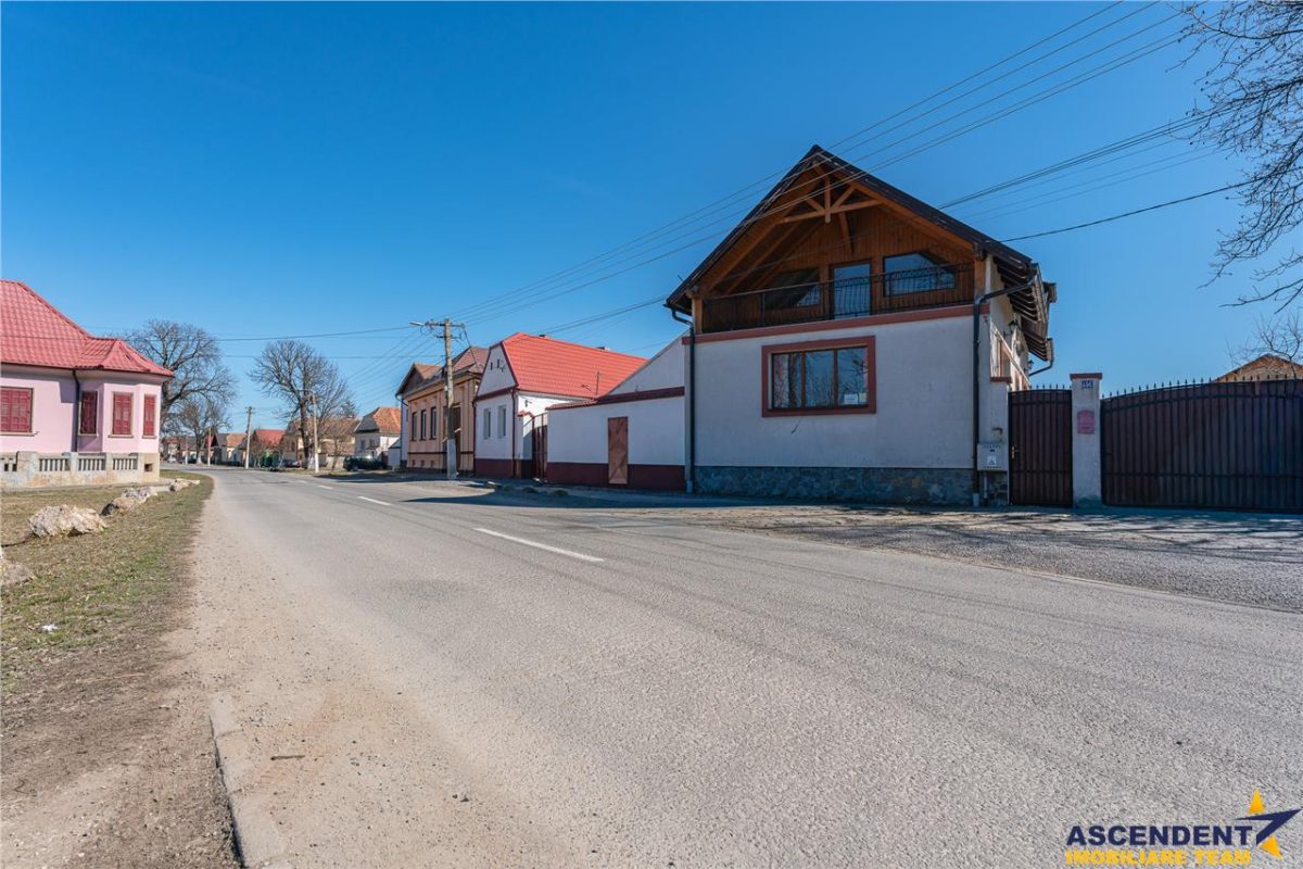 Sediu firma/ rezidential, pe domeniu de 2.240 mp teren,Central, Halchiu, Brasov - foto 16