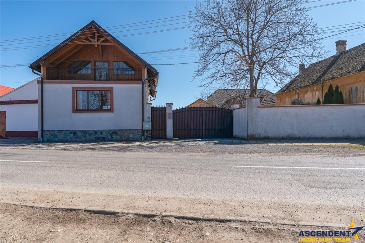 Sediu firma/ rezidential, pe domeniu de 2.240 mp teren,Central, Halchiu, Brasov - foto 18