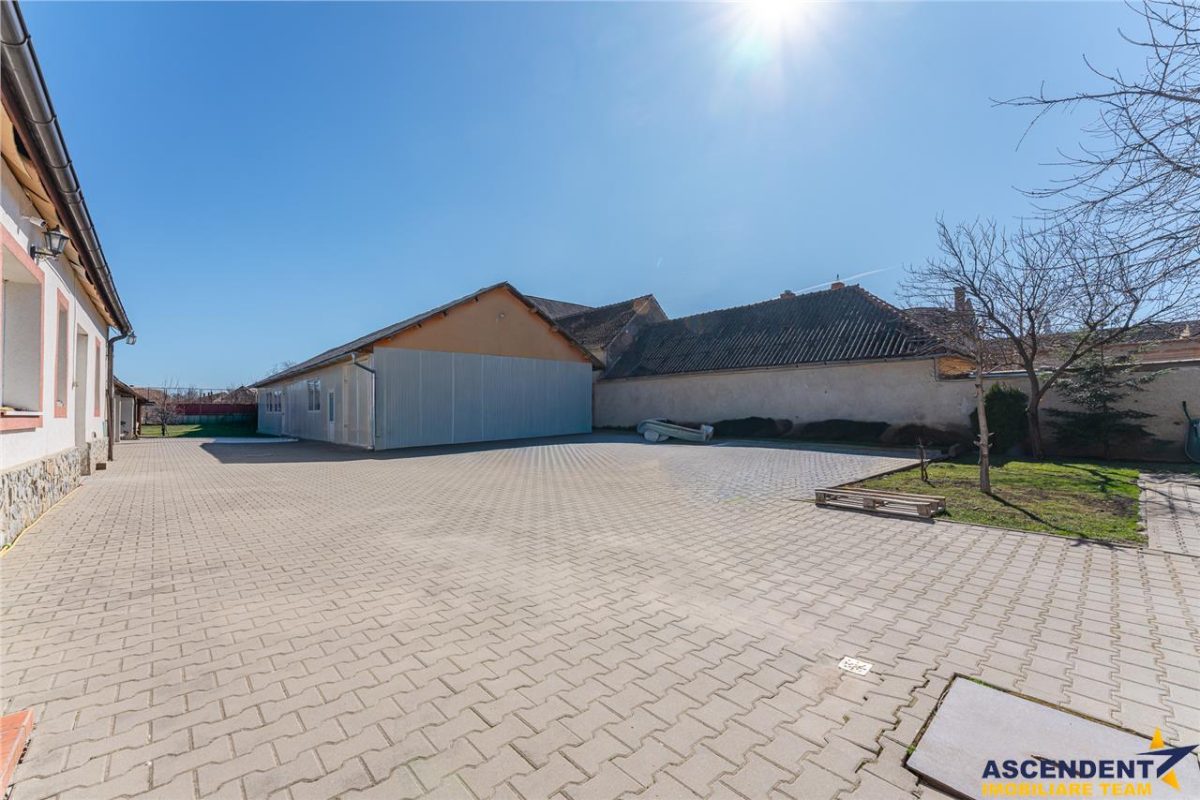 Sediu firma/ rezidential, pe domeniu de 2.240 mp teren,Central, Halchiu, Brasov - foto 21