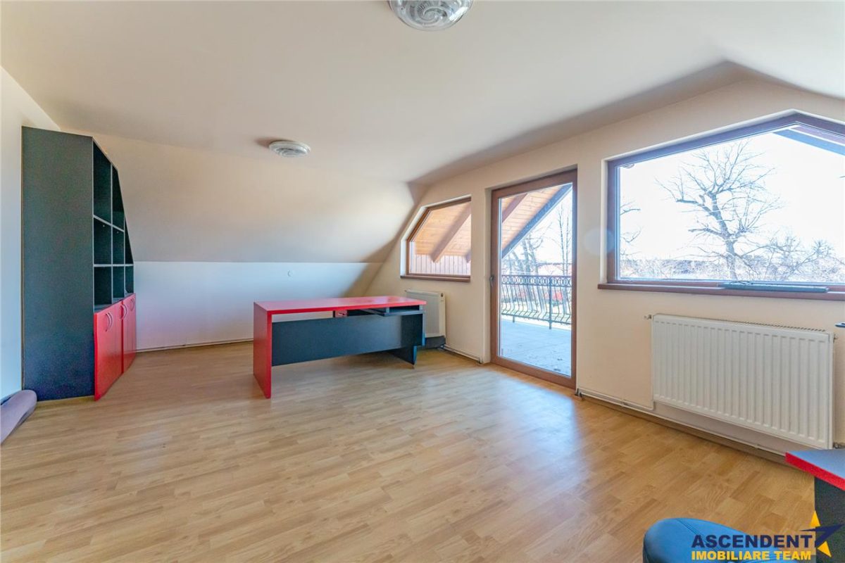 Sediu firma/ rezidential, pe domeniu de 2.240 mp teren,Central, Halchiu, Brasov - foto 22