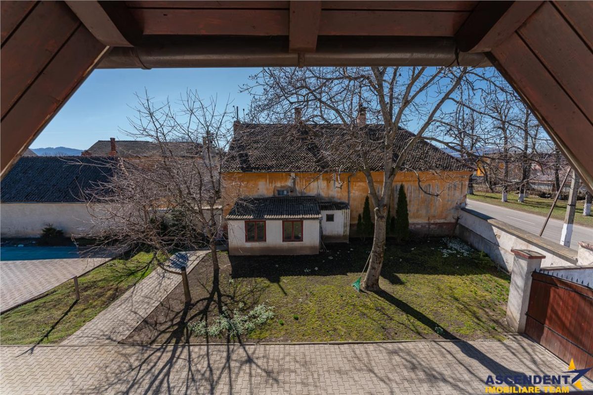 Sediu firma/ rezidential, pe domeniu de 2.240 mp teren,Central, Halchiu, Brasov - foto 23