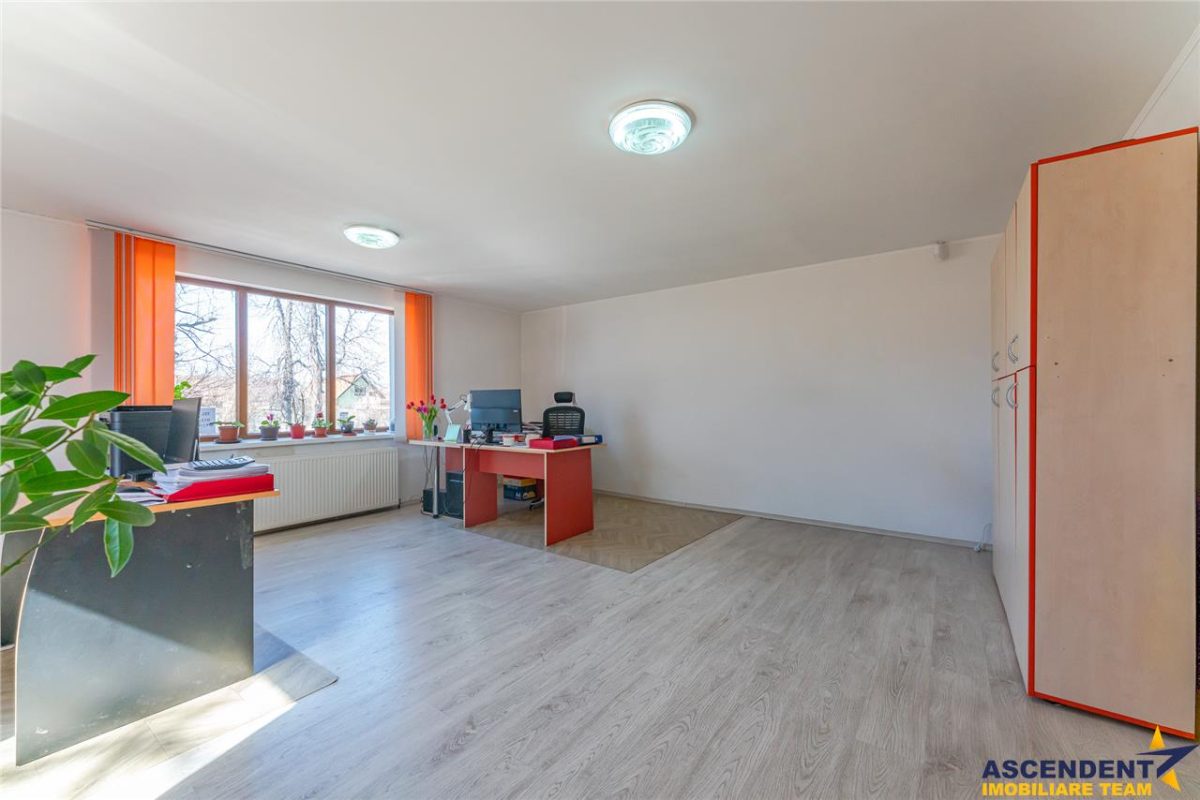 Sediu firma/ rezidential, pe domeniu de 2.240 mp teren,Central, Halchiu, Brasov - foto 24