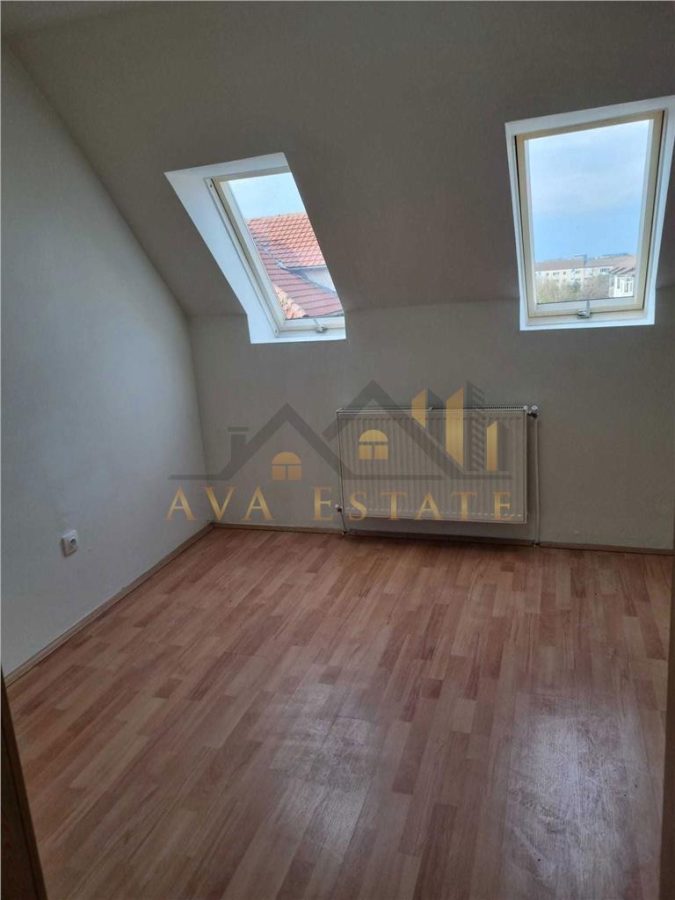 2 Camere, DECOMANDAT,  Mansarda - ZONA GIROCULUI - foto 2