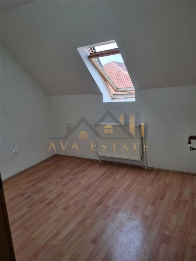 2 Camere, DECOMANDAT,  Mansarda - ZONA GIROCULUI - foto 4