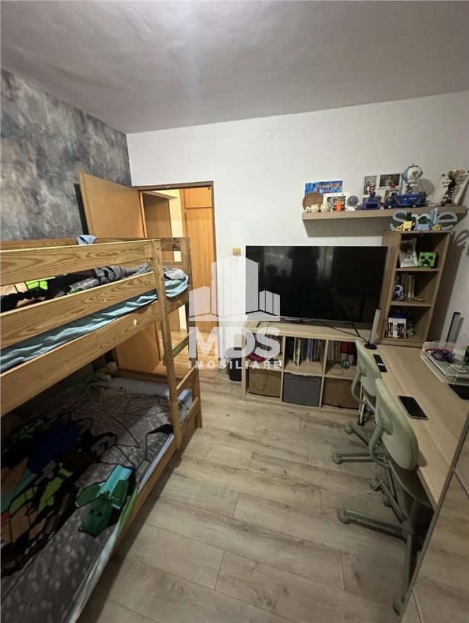 Decomandat, model mare cu 2 bai la parter inalt - foto 4