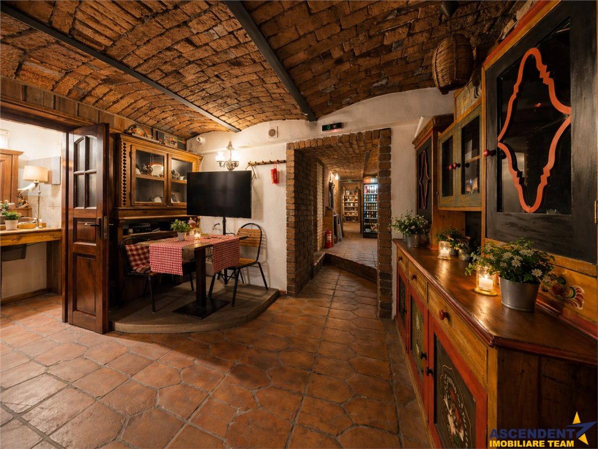 Resort cu perspectiva remarcabila in Centrul Istoric, Piata Unirii, Brasov - foto 4