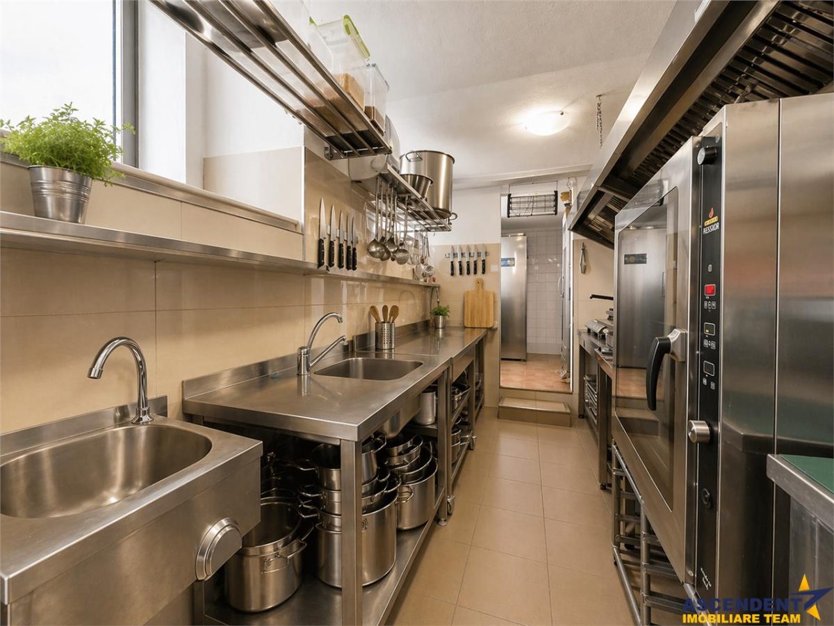 Resort cu perspectiva remarcabila in Centrul Istoric, Piata Unirii, Brasov - foto 5