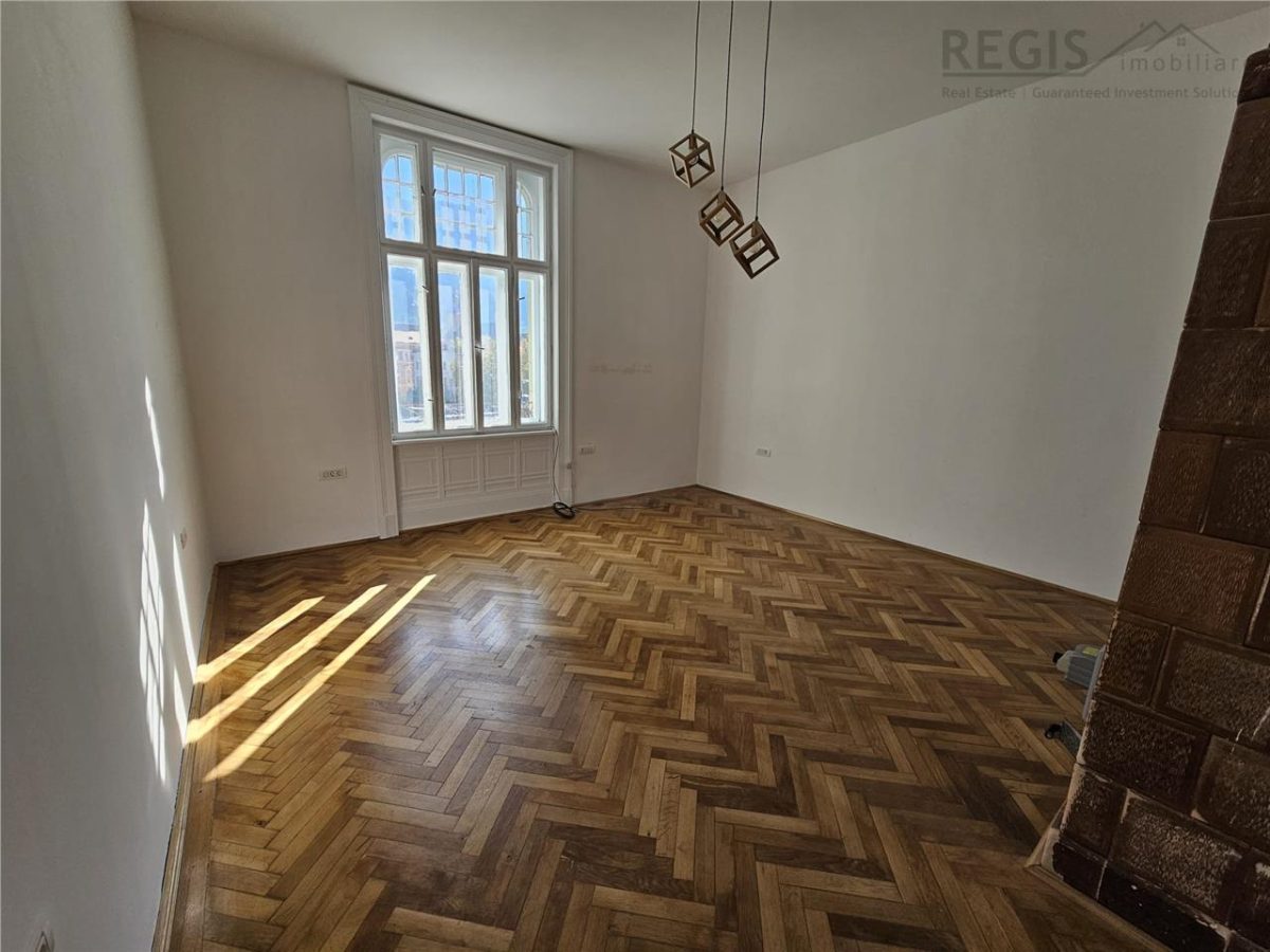 Studio Livada Postei  ULTRACENTRAL Brasov cu parcare, beci si anexa - foto 2