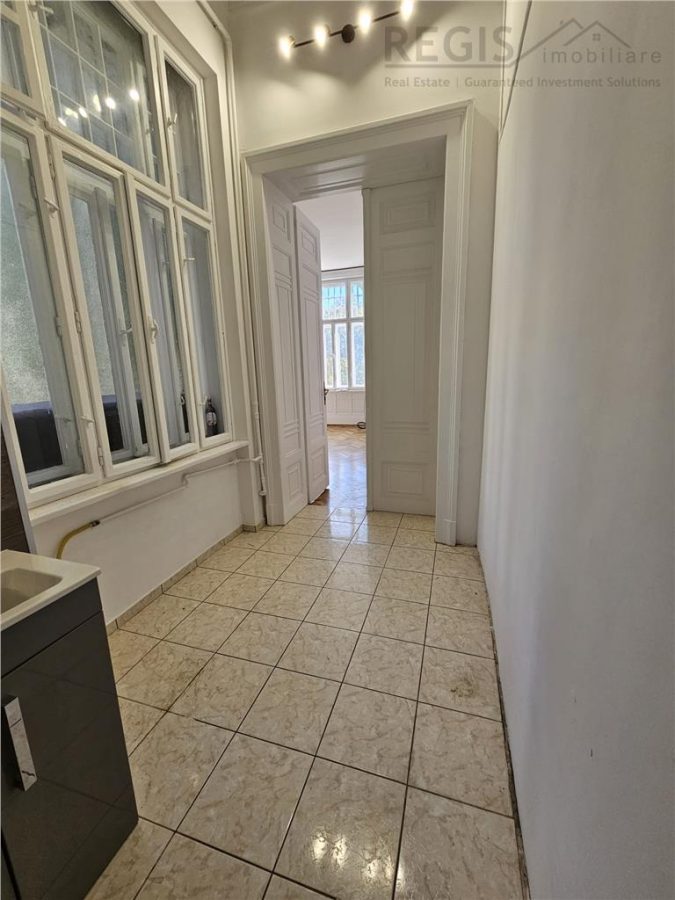 Studio Livada Postei  ULTRACENTRAL Brasov cu parcare, beci si anexa - foto 8