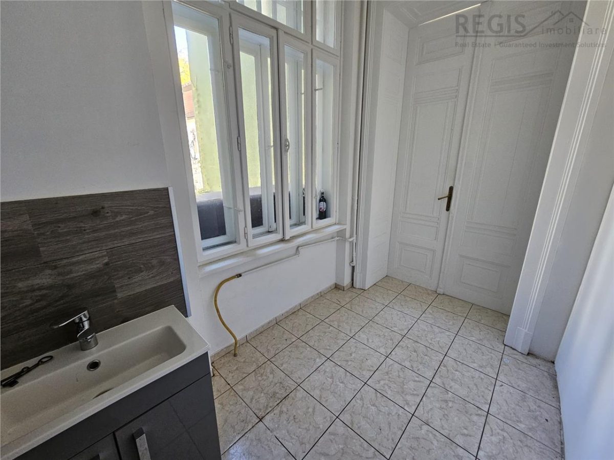 Studio Livada Postei  ULTRACENTRAL Brasov cu parcare, beci si anexa - foto 10