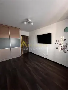 Apartament 3 camere , 2 bai ~ Brown Residence - foto 2