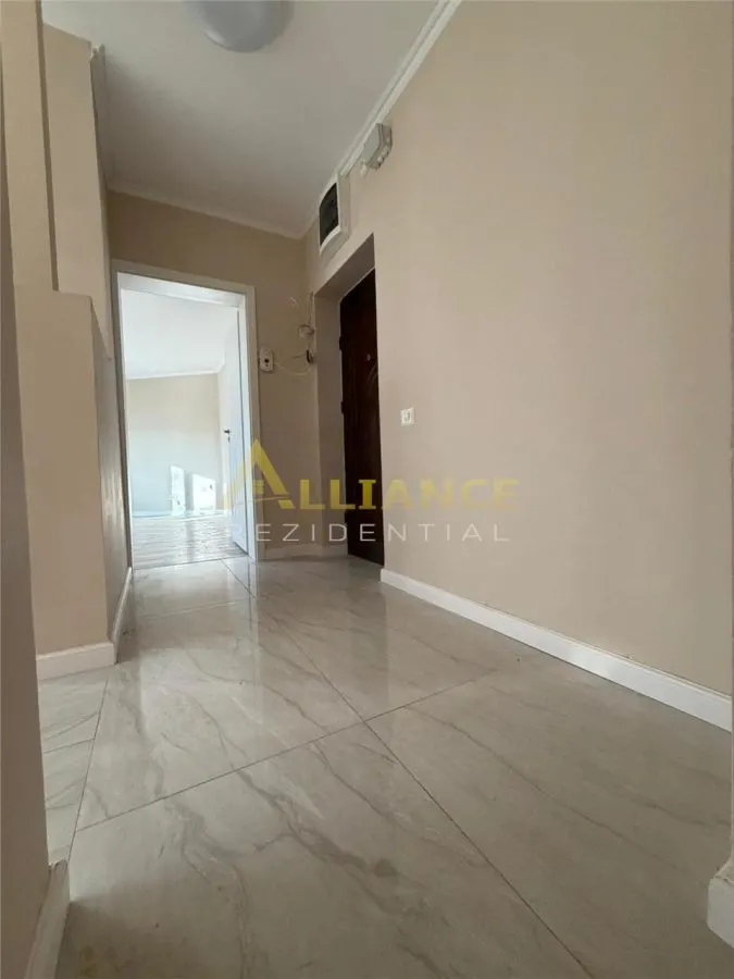 5 Min Metrou Aparatorii Patriei Apartament 3 camere decomandat - foto 2
