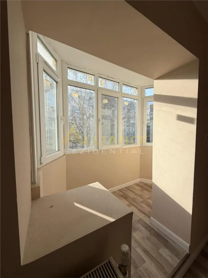 5 Min Metrou Aparatorii Patriei Apartament 3 camere decomandat - foto 8