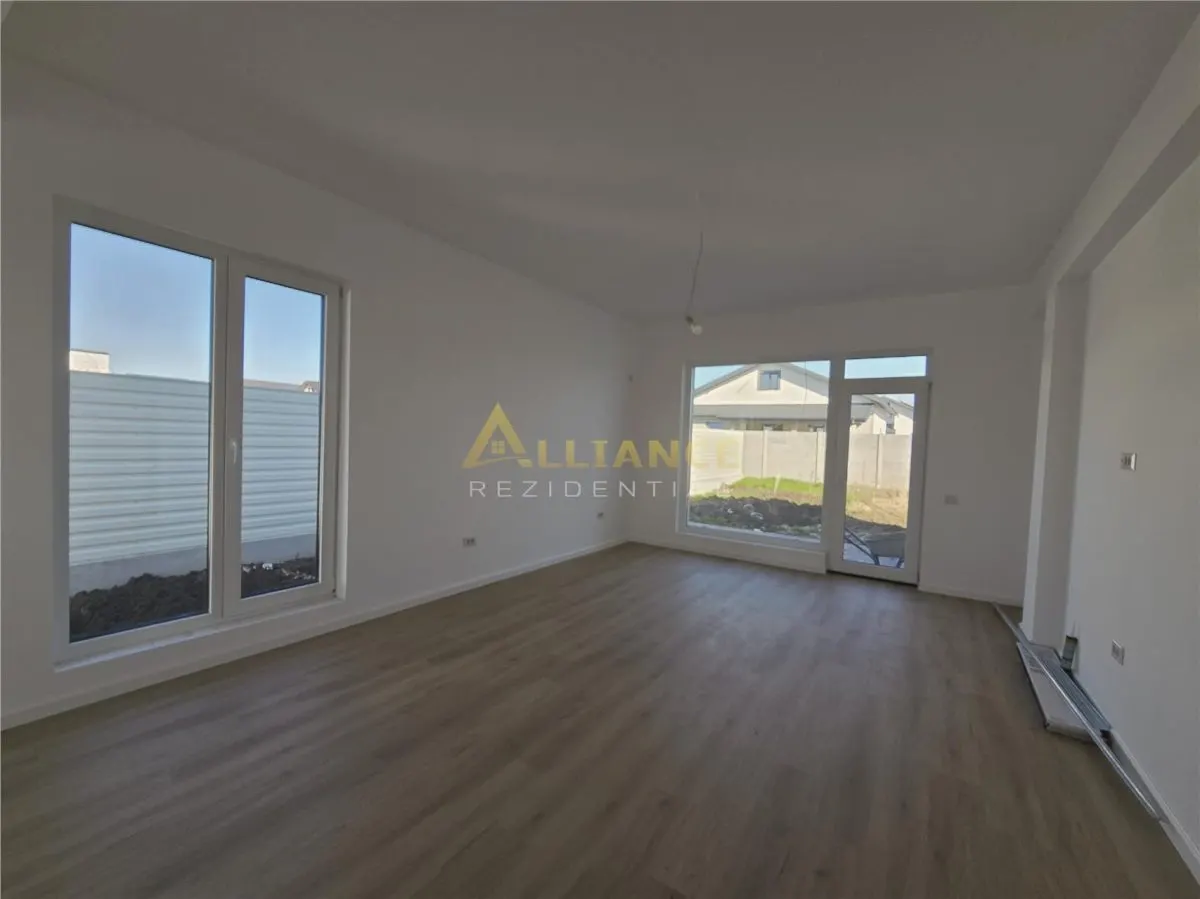 Casa parter- placa de beton- str asfaltata- 4 camere - foto 2