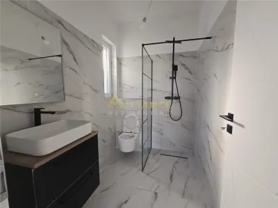 Casa parter- placa de beton- str asfaltata- 4 camere - foto 3