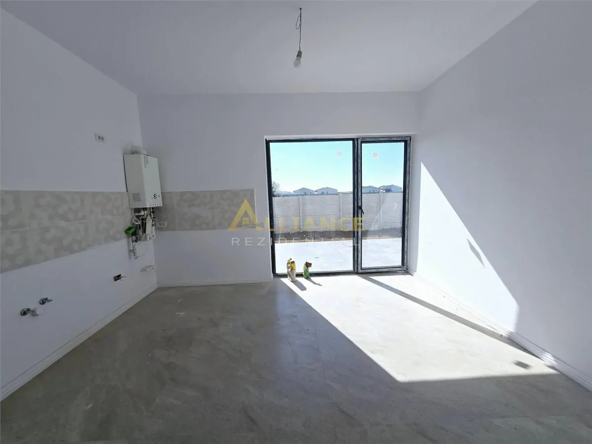 Vila individuala- panouri solare- 4 camere- 800m de STV - 4 camere - foto 2