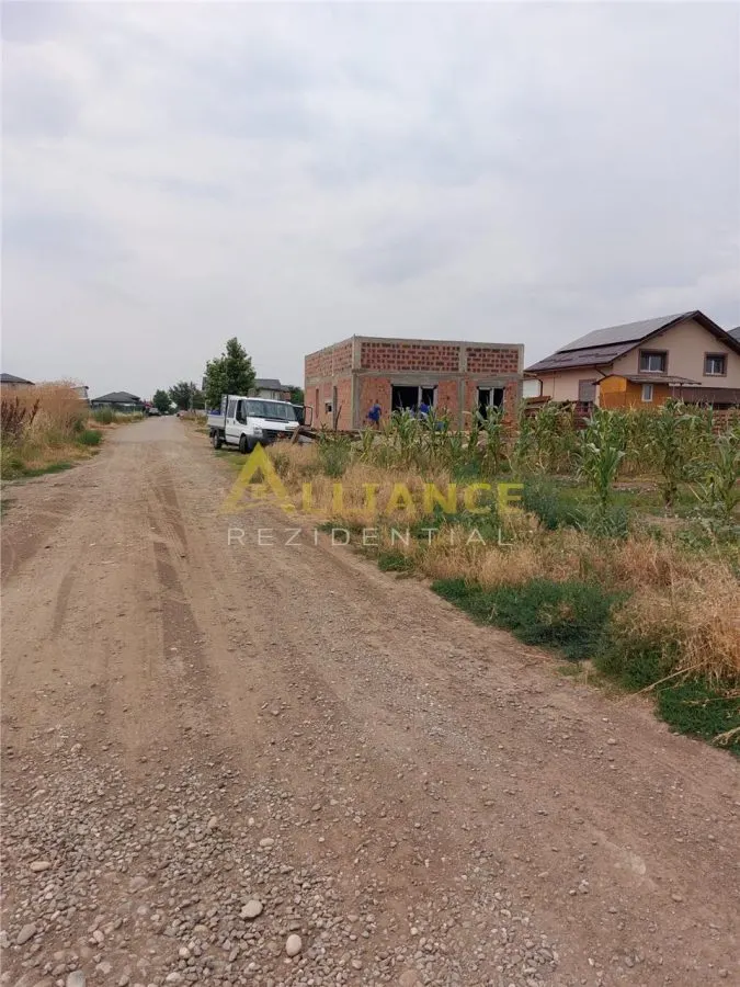Teren 330 mp,la 250-300 m de alte case.Zona in dezvoltare. - foto 4