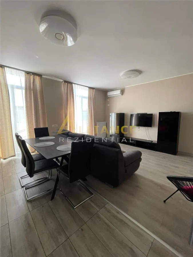Apartament cu 3 camere sectorul 4 - foto 1