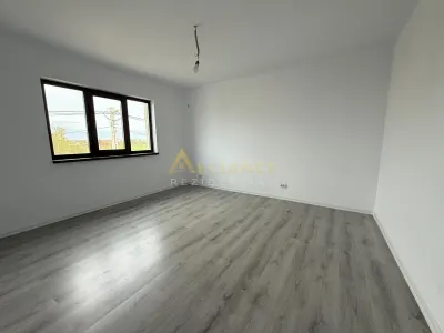 4 camere 2 bai 320mp teren - foto 10