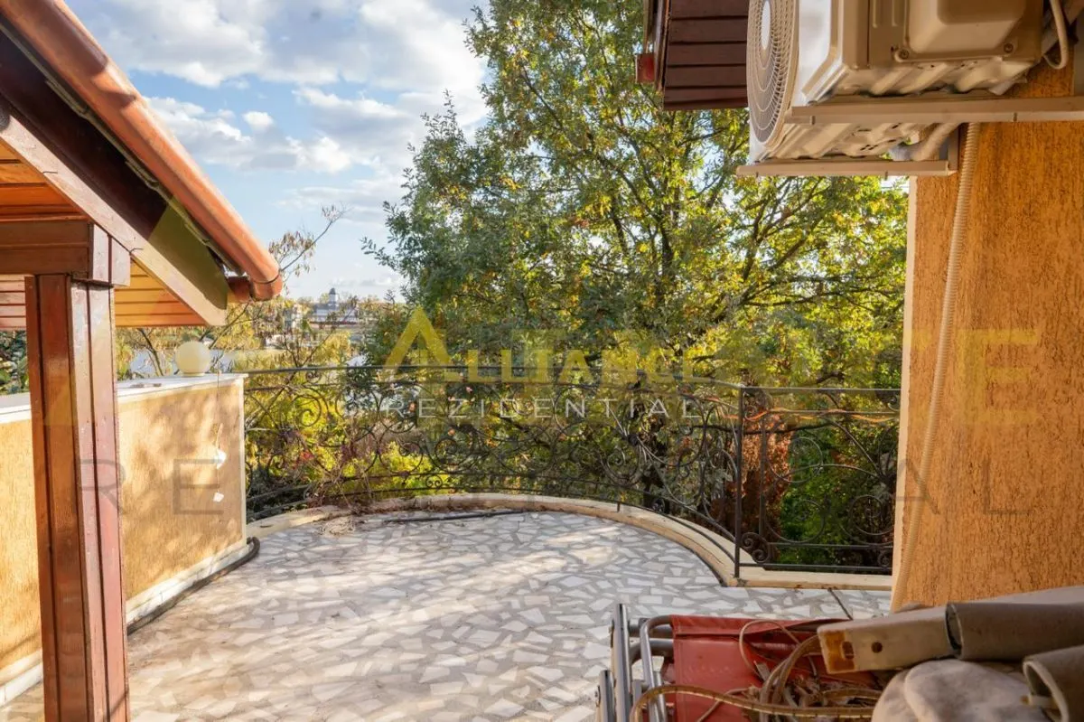 Proprietate Exclusivista cu Deschidere Spectaculoasa la Apa - Domeniu Privat cu Ponton si Teren Generos de 1800 mp - foto 13