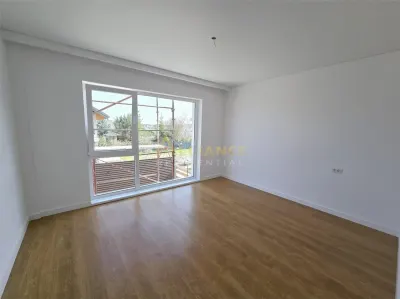 Rate la dezvoltator- 4 camere - 3 bai - apa curenta - foto 5