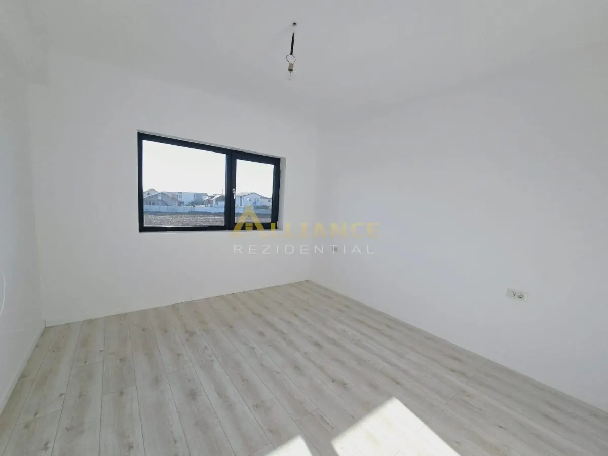 Ansamblu - Vila individuala - 5 camere - 3 bai - dressing - curte amenajata - foto 5