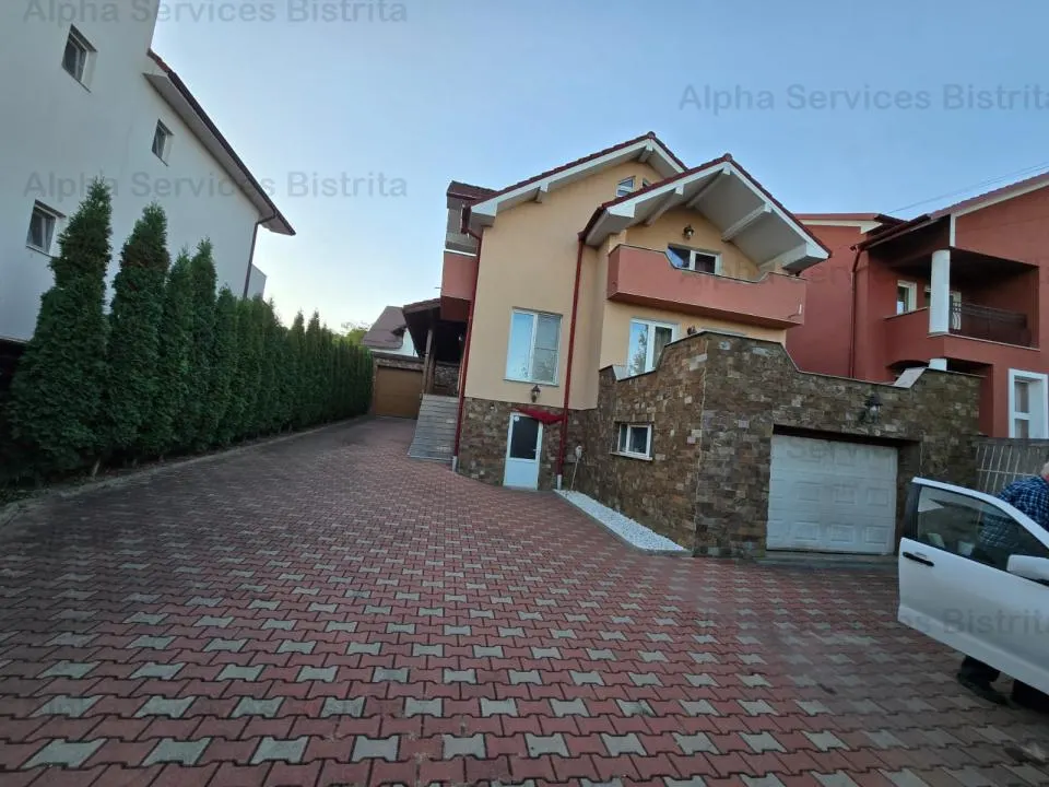 Vila spatioasa, construita in 2010 - foto 1