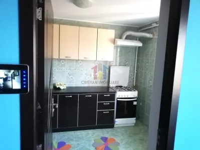 APartament 4 camere, 53 mp, cu balcon, etaj 2,  Hipodrom - foto 2