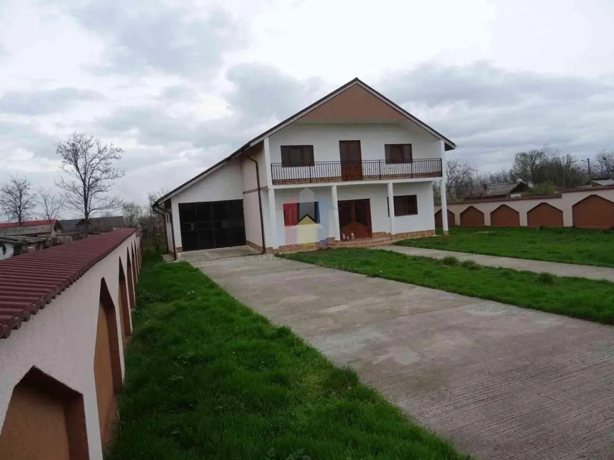 Vila P+1, constructie 2013, teren 700 mp, la 50Km de Braila - foto 2