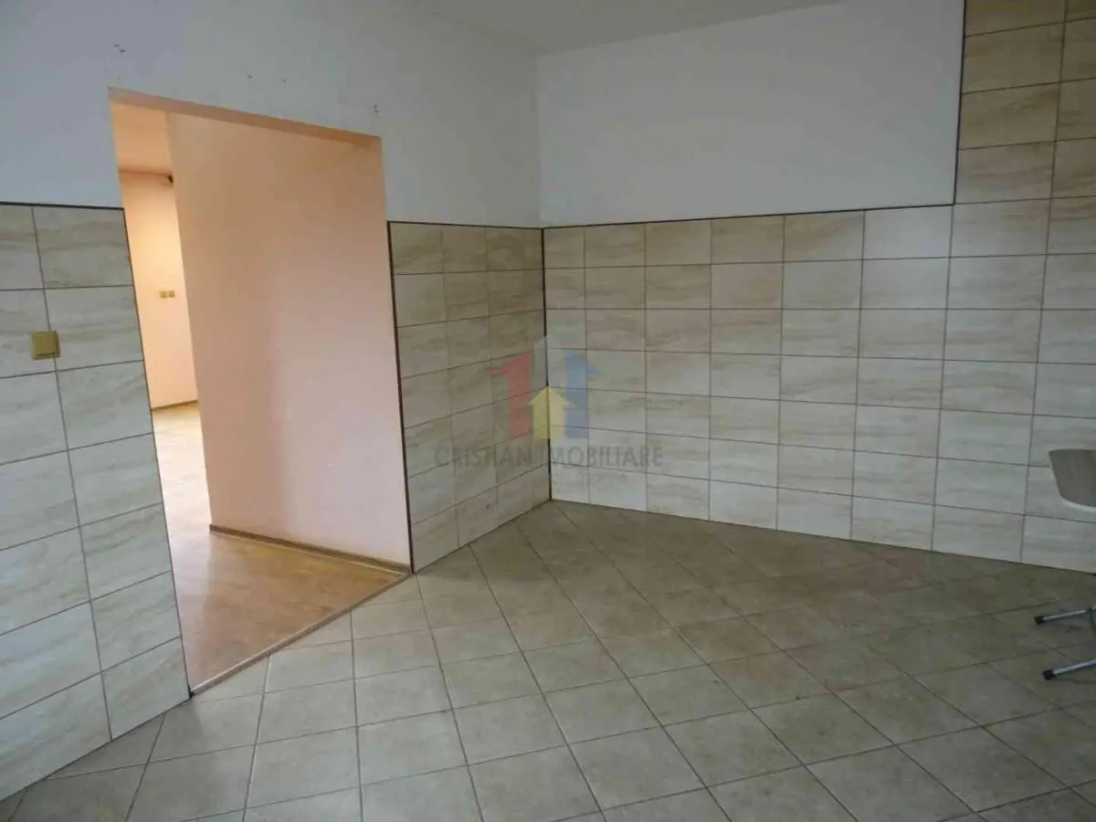 Vila P+1, constructie 2013, teren 700 mp, la 50Km de Braila - foto 16