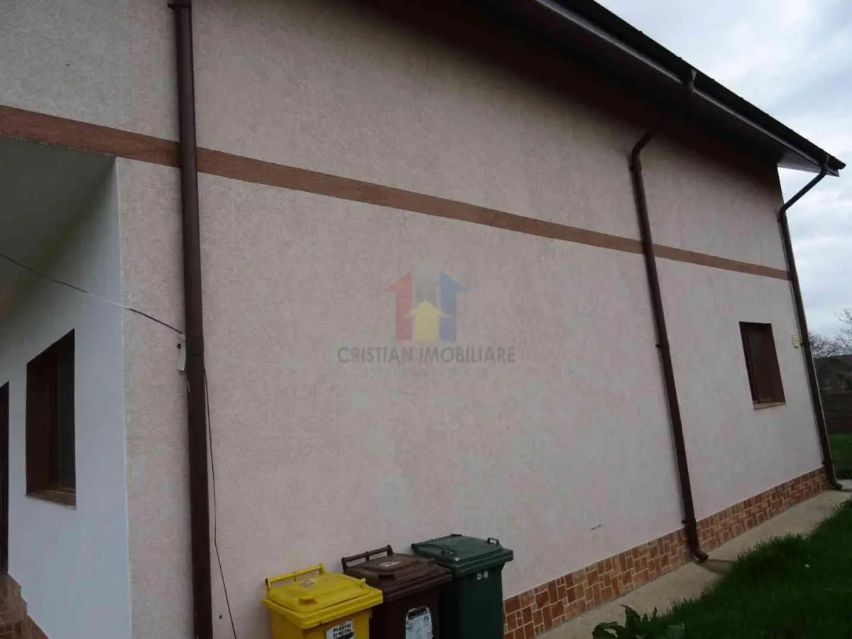 Vila P+1, constructie 2013, teren 700 mp, la 50Km de Braila - foto 6