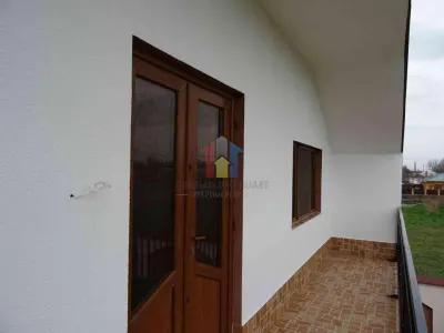 Vila P+1, constructie 2013, teren 700 mp, la 50Km de Braila - foto 7