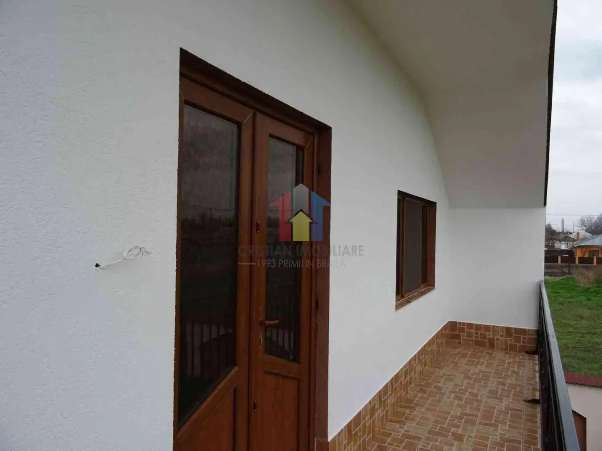 Vila P+1, constructie 2013, teren 700 mp, la 50Km de Braila - foto 7