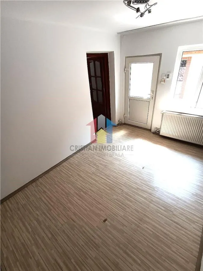 Casa cu teren 176 mp, 5 camere, Pretabila 2 Familii, Bld Dorobantilor - foto 11