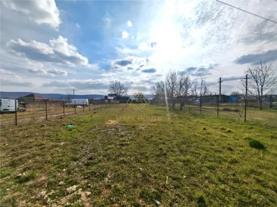 Teren 1165 mp + Cabana de vanzare in Garleni â€“ aproape de natura - foto 5