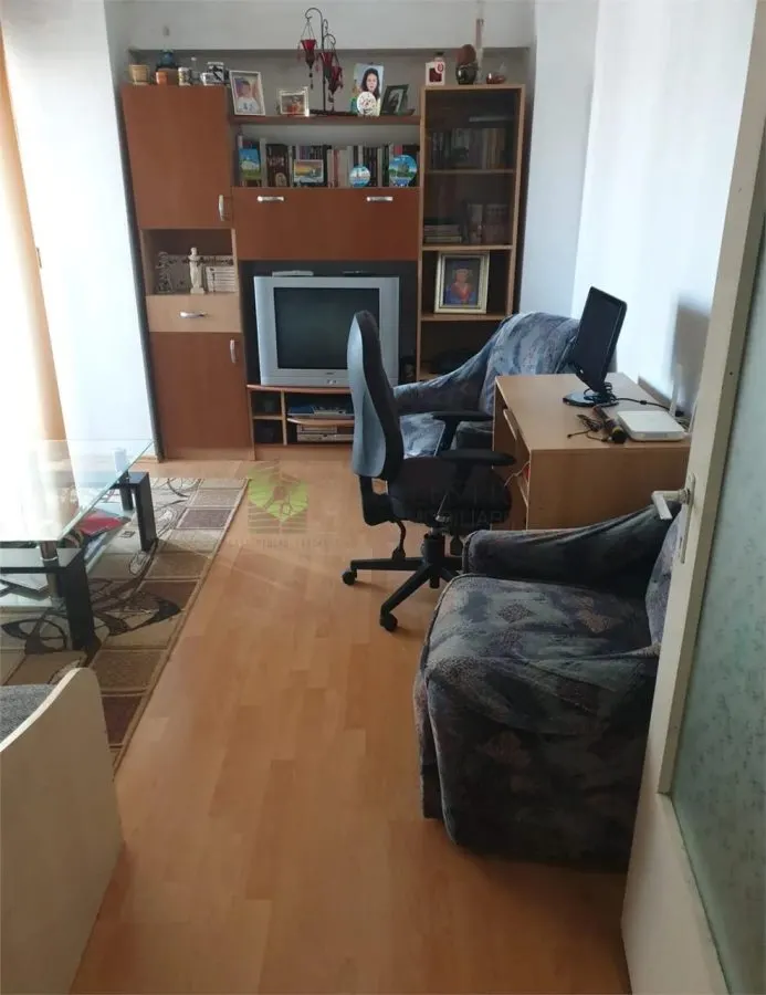 Apartament 3 camere Judetean,,decomandat,129000 Euro - foto 1