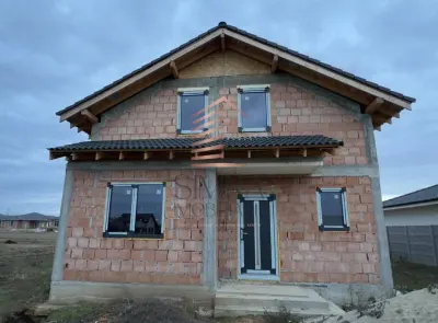 Casa P+M la rosu, Santandrei cu teren de 500 mp - Santandrei