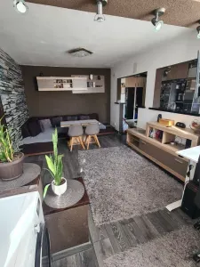 Apartament 3 camere Vlahuta renovat,mobilat,108000 Euro neg - foto 2