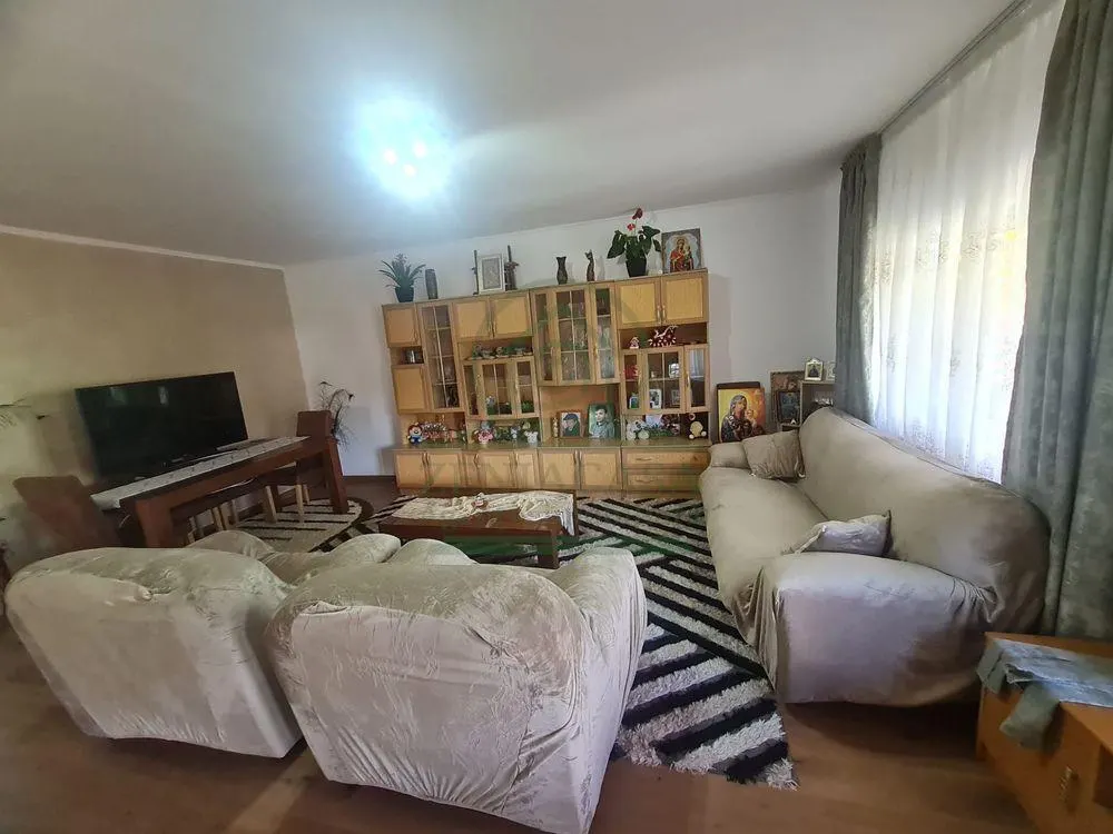 Casa 3 camere baie bucatarie Sarca Iasi/ 800 mp teren - foto 2