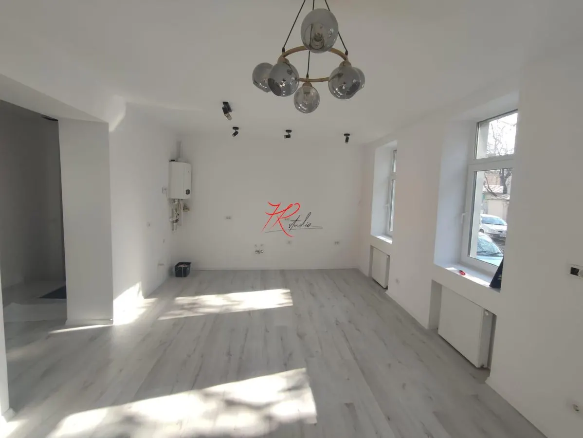 Vanzare garsoniera renovata 2025, in Vila, Mantuleasa - foto 1