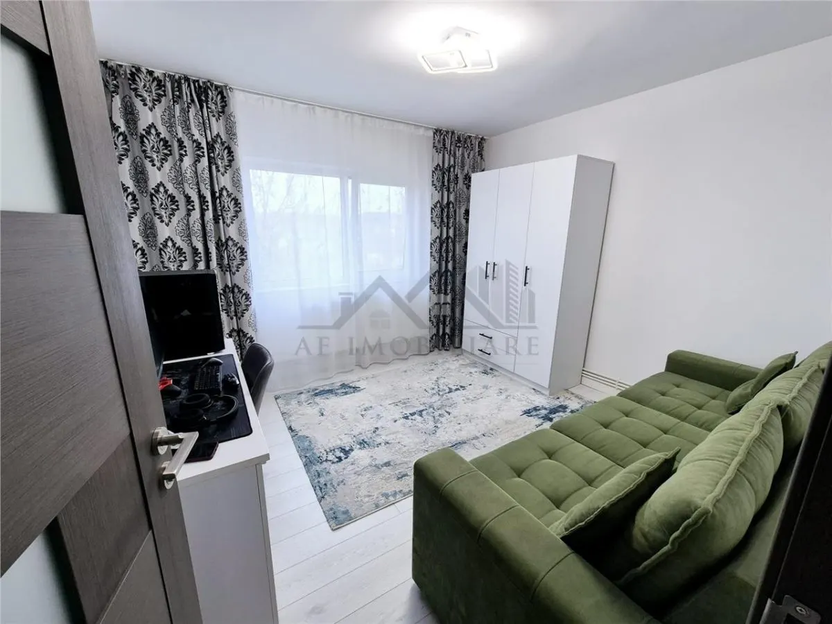 Apartament cu 3 camere de vanzare - foto 1