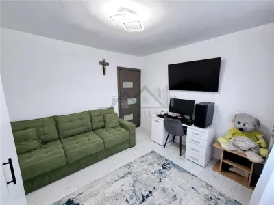 Apartament cu 3 camere de vanzare - foto 2