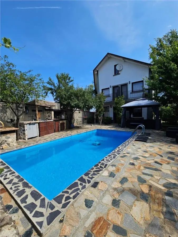 VANZARE VILA INDIVIDUALA | TOATE UTILITATILE| DRUM ASFALTAT | PISCINA - foto 1