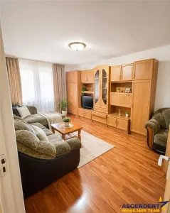 Decomandat, 3 camere, 2 bai, spatiu verde, mobilat, utilat, boxa, Tractorul, Brasov - Brasov