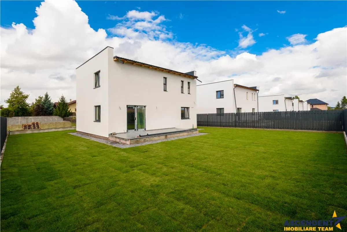 Design minimalist, rafinament maxim – Casa ta moderna in Sanpetru - foto 7