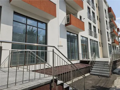 Spatiu Comercial - 100 mp - Balanta - Clinica Medicala - Showroom - Comert - Servicii - foto 2